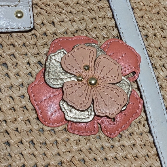 Coach Hampton Straw Tote Flower Appliqué Coral White Metallic Handbag 19347 - Picture 4 of 16